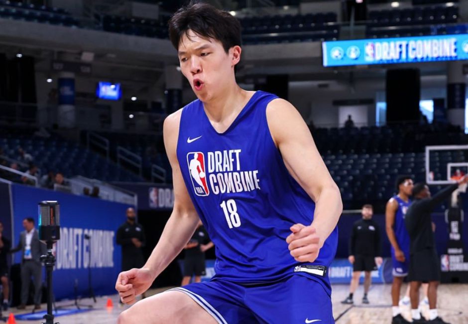 九游正版入口-8255美元！杨瀚森联合试训球衣拍出高价 成交价仅次于状元弗拉格