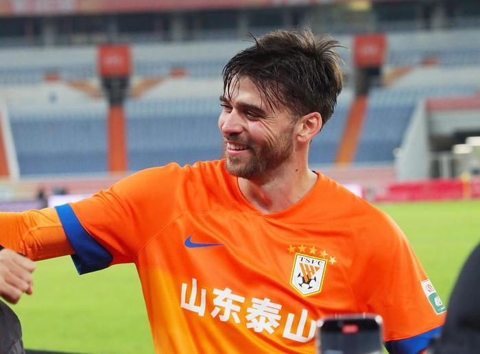 九游官网主页-德转宣！津门虎敲定阿代米离队最佳替身，曾跟克雷桑搭档踢葡超