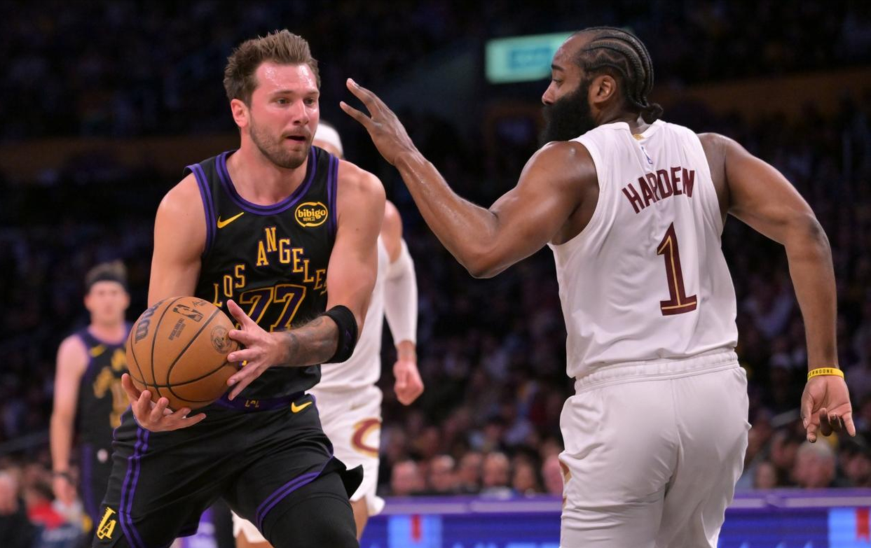 九游用户空间-湖人四连胜锁定季后赛，四人携手刷爆纪录，骑士在下一盘大棋？